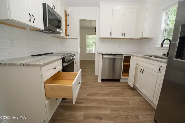 $1,800 | 210 Hayden Place, Jacksonville, NC 28540