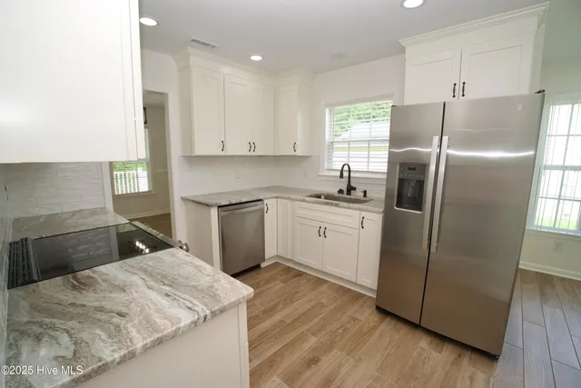 $1,800 | 210 Hayden Place, Jacksonville, NC 28540