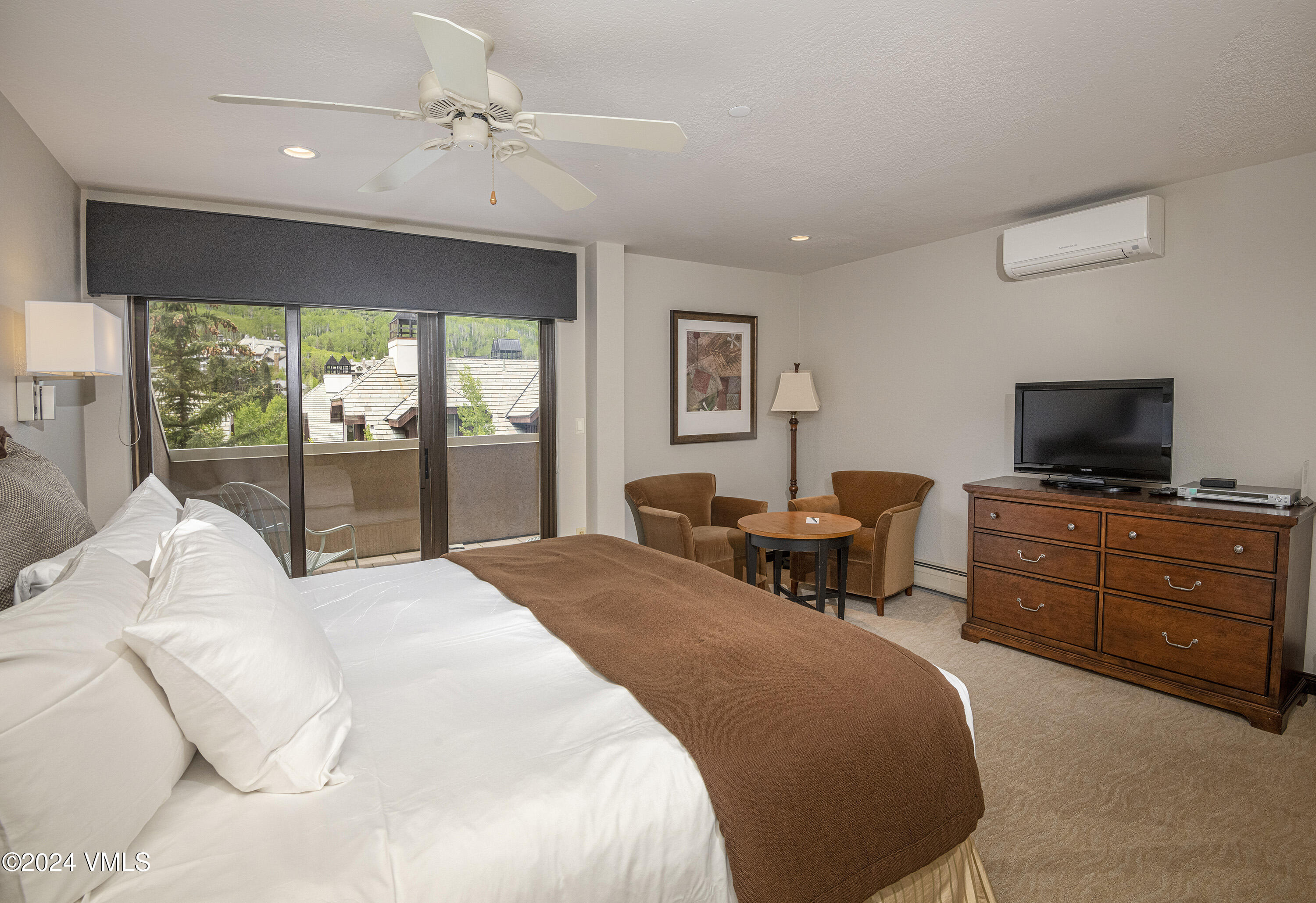210 Offerson Road, Unit 3054 Beaver Creek, CO 81620 - Photo 4 of 7 a bedroom with a bed and a flat screen tv