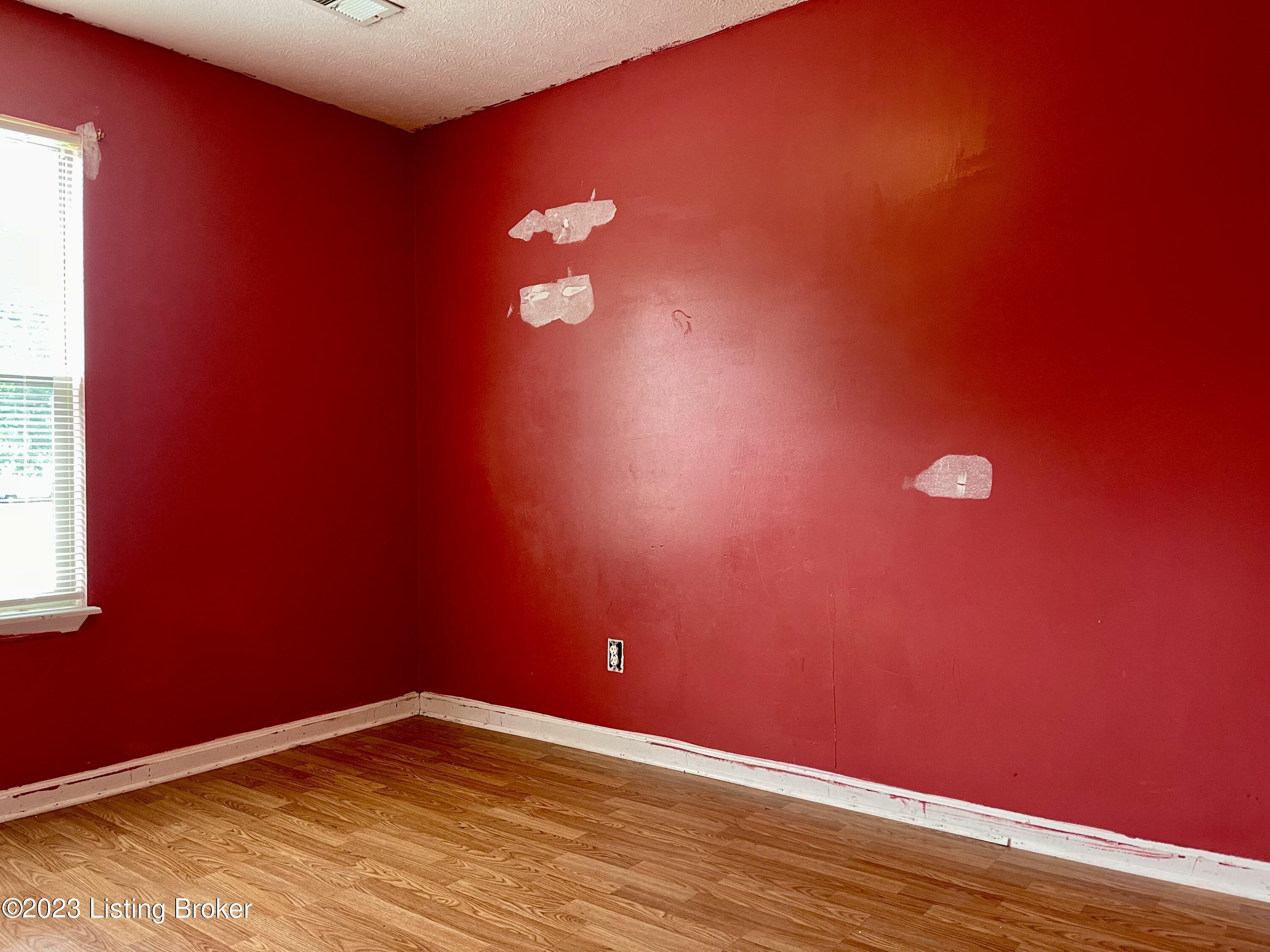 302 Hensley Road Shepherdsville, KY 40165 - Photo 8 of 12 91E9AAD0-6CD5-4C59-AC1B-0AC4AE9AB848_1_2