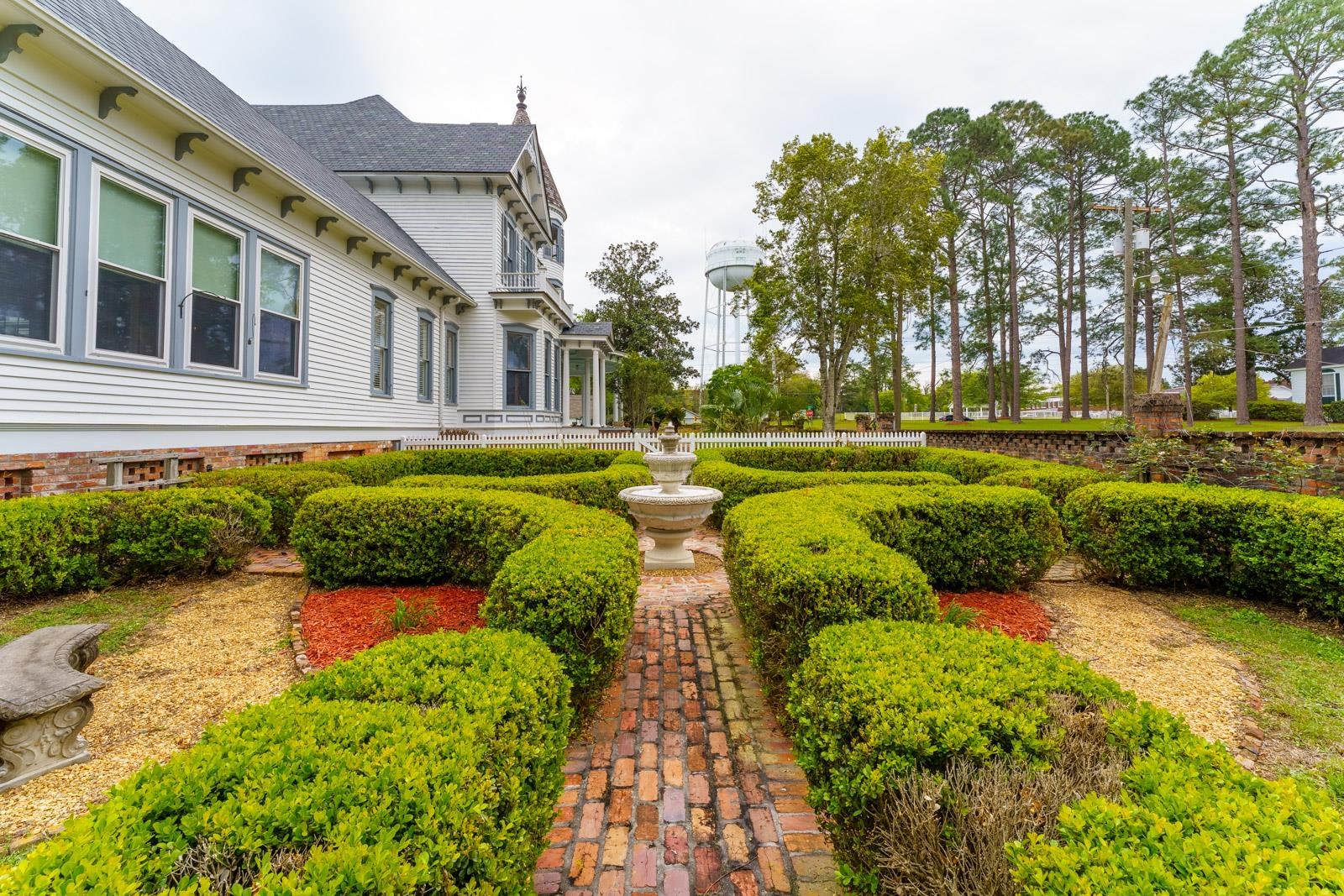 404 North Adams Street Quincy, FL 32351 - Photo 3 of 32