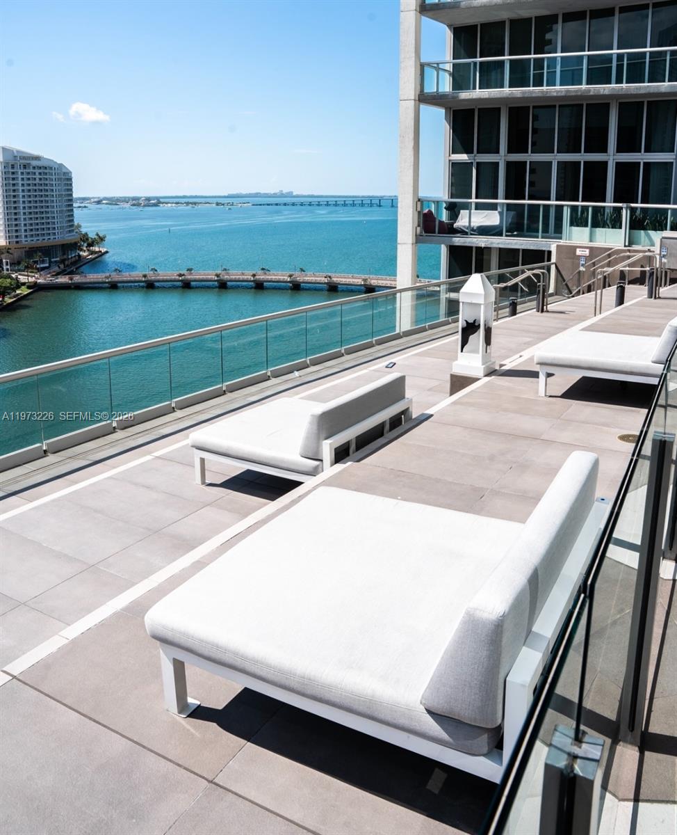 495 Brickell Avenue, Unit 1403 Miami, FL 33131 - Photo 44 of 48 a terrace with a table and chairs