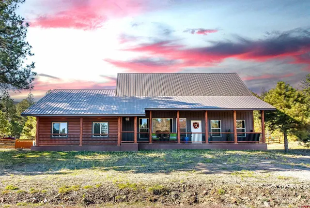 a view of a yard in front of a house