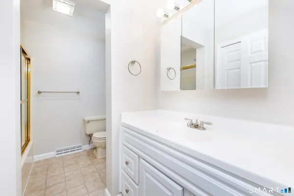 $2,200 | 2 The Hamlet, Unit E, Enfield, CT 06082