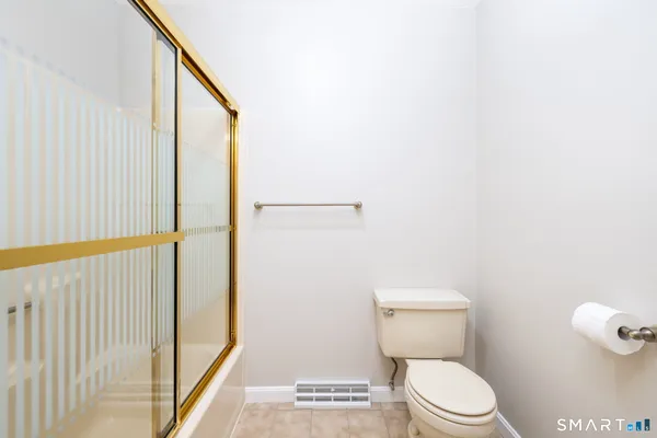 $2,200 | 2 The Hamlet, Unit E, Enfield, CT 06082