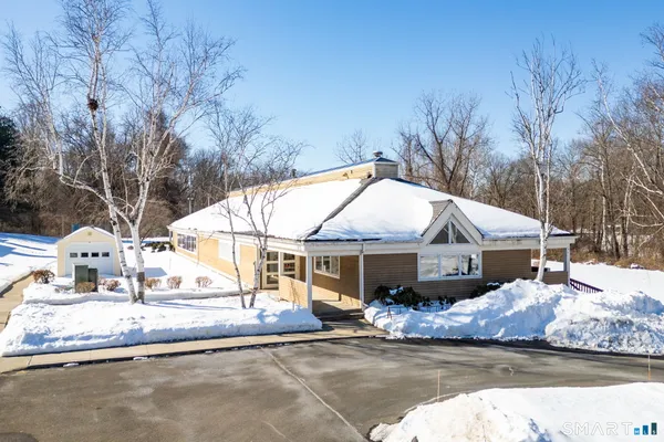 $2,200 | 2 The Hamlet, Unit E, Enfield, CT 06082