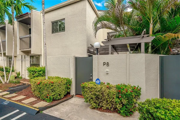 $3,725 | 4700 Southwest 67th Avenue, Unit P8, Miami, FL 33155