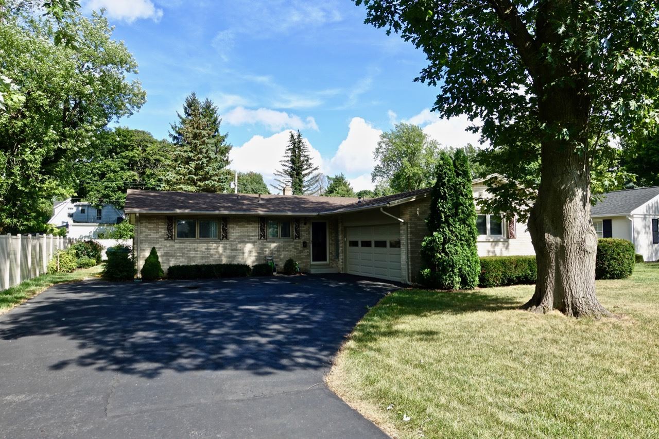 210 North Winthrop Road Muncie, IN 47304 - Photo 2 of 36 Gallery Image 2