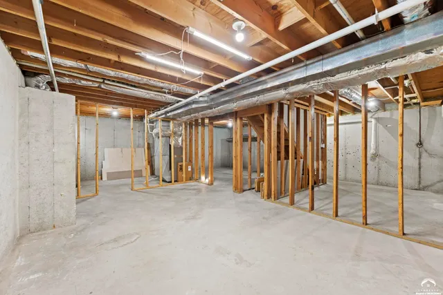 $372,500 | 1113 Somerset Circle, Lawrence, KS 66049