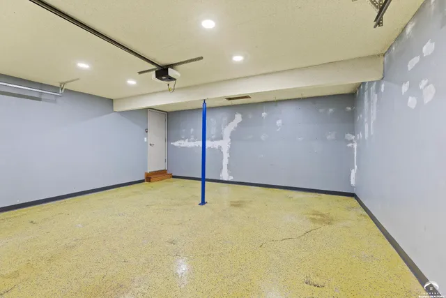 $372,500 | 1113 Somerset Circle, Lawrence, KS 66049