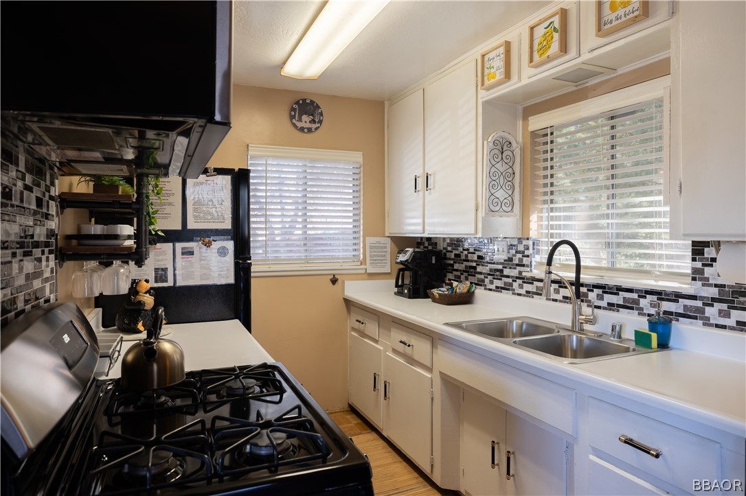 944 Knickerbocker Road Big Bear Lake, CA 92315 - Photo 19 of 33 a kitchen with a sink stove and cabinets
