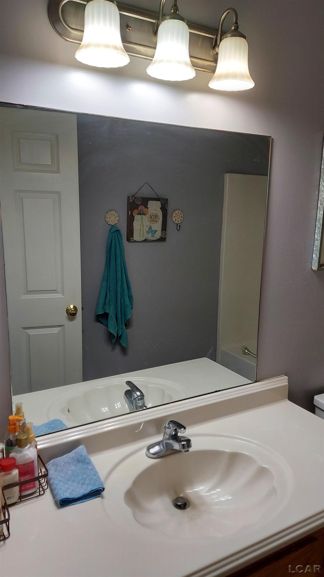 9230 Bramble Road Tecumseh, MI 49286 - Photo 12 of 15 50142121-c00e12c9-02b8-4bd3-ab05-507d1f2749fe.JPG