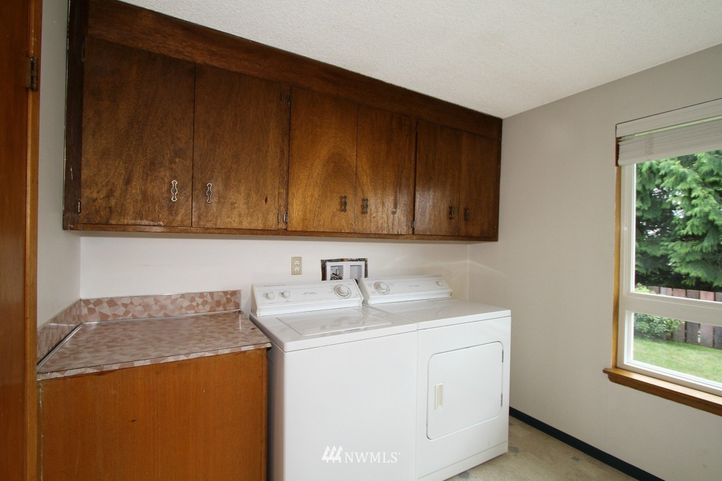823 Monroe Avenue Northeast Renton, WA 98056 - Photo 14 of 21 Gallery Image 14