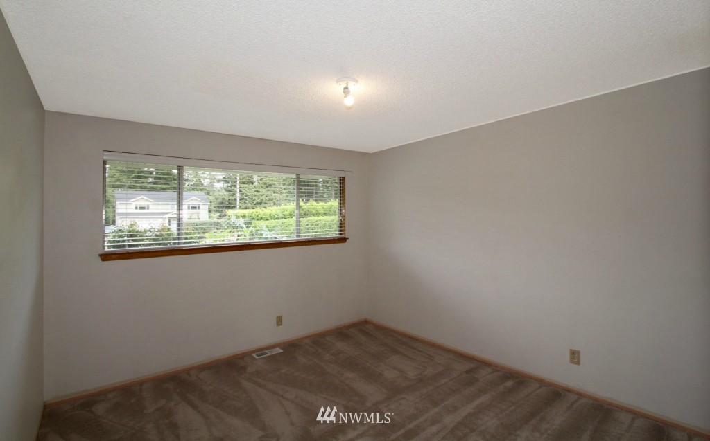 823 Monroe Avenue Northeast Renton, WA 98056 - Photo 17 of 21 Gallery Image 17