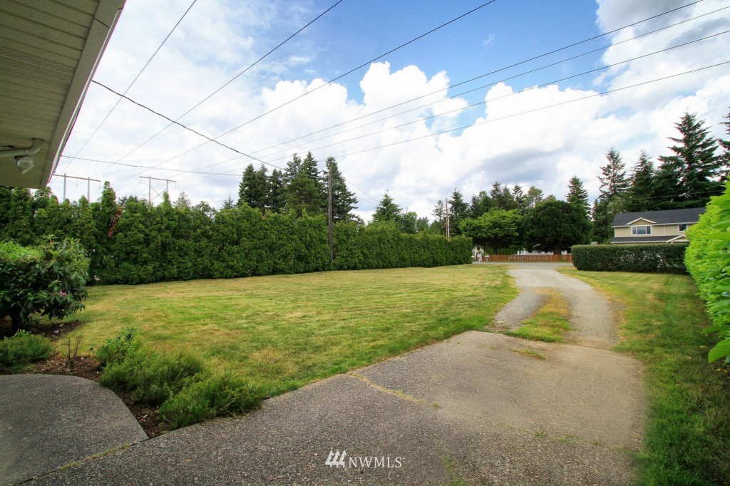 823 Monroe Avenue Northeast Renton, WA 98056 - Photo 3 of 21 Gallery Image 3