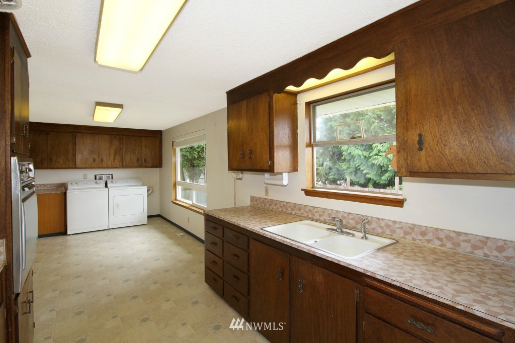 823 Monroe Avenue Northeast Renton, WA 98056 - Photo 10 of 21 Gallery Image 10