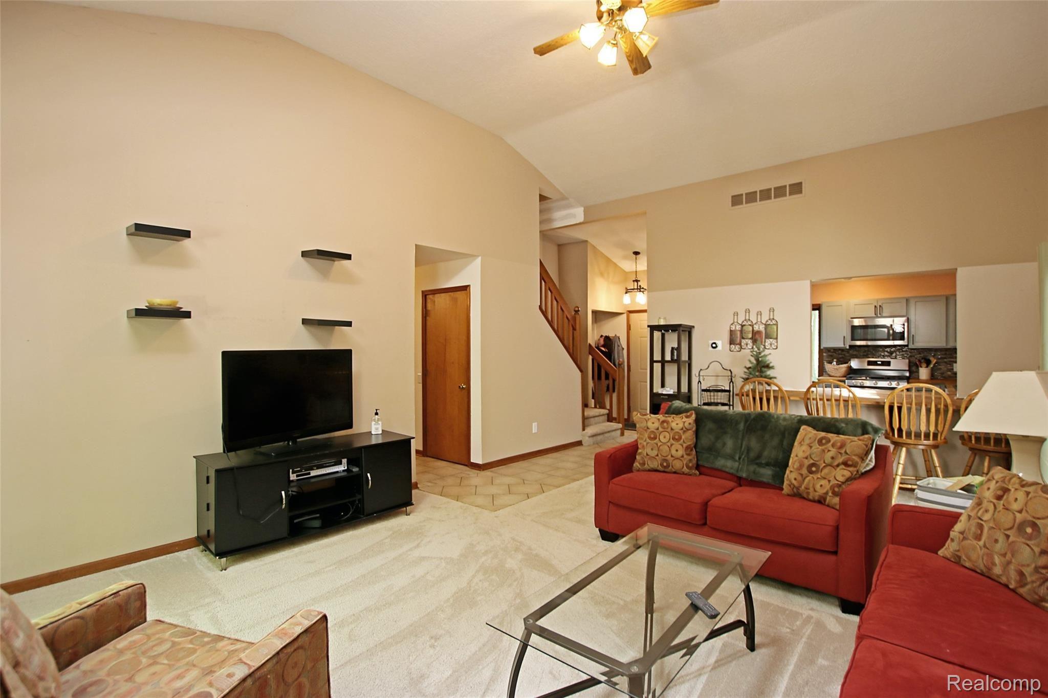 310 North Van Road Holly, MI 48442 - Photo 11 of 75 10) Living Room.jpg