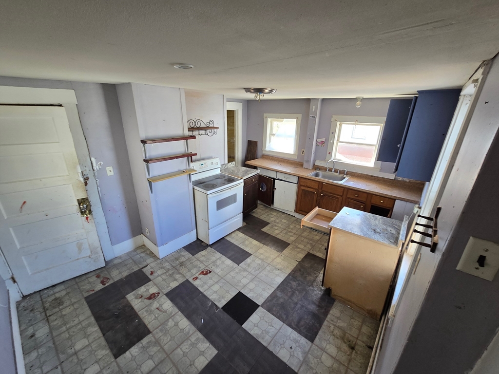 96 Chestnut Street Gardner, MA 01440 - Photo 3 of 5