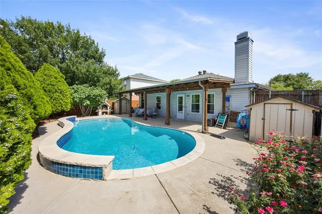 a view of a house with swimming pool and sitting area