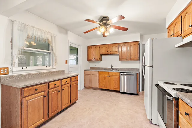 $369,900 | 558 Birchwood Road, Frankfort, IL 60423