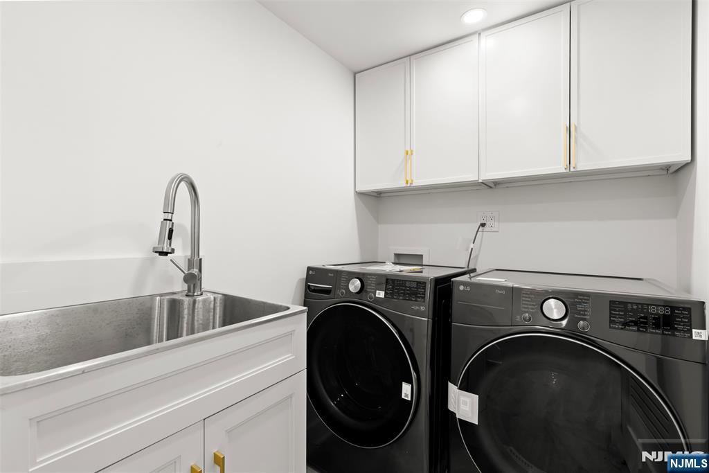 7 Chestnut Place Ho-Ho-Kus, NJ 07423 - Photo 33 of 36 a utility room with sink dryer and washer