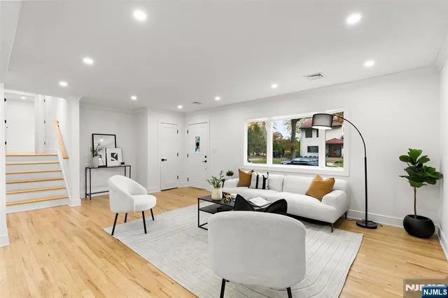 $1,349,000 | 7 Chestnut Place, Ho-Ho-Kus, NJ 07423