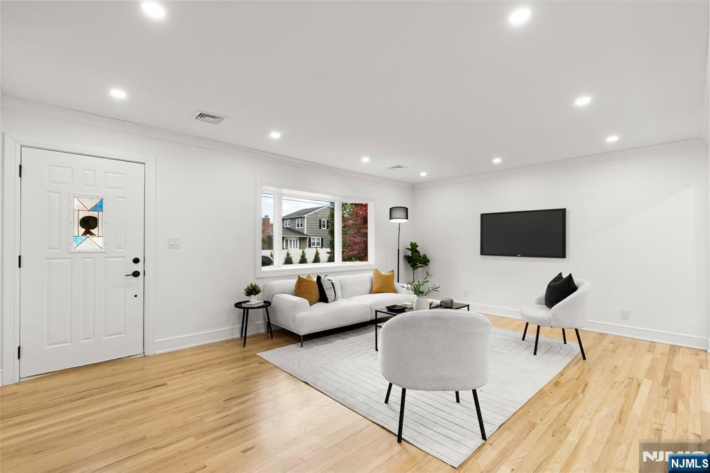 7 Chestnut Place Ho-Ho-Kus, NJ 07423 - Photo 5 of 36 a living room with furniture and a flat screen tv
