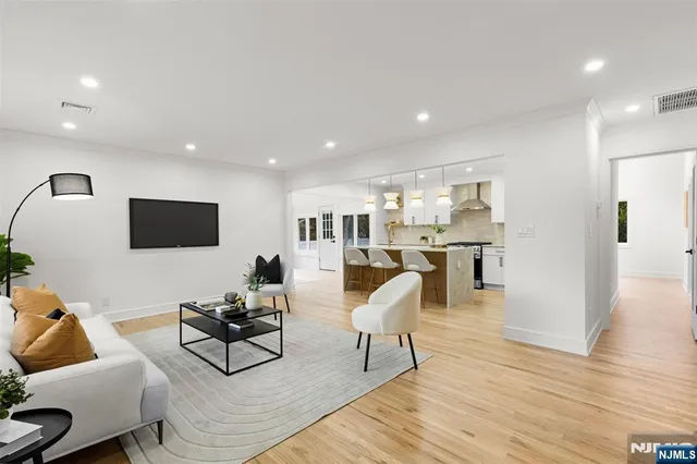 $1,349,000 | 7 Chestnut Place, Ho-Ho-Kus, NJ 07423