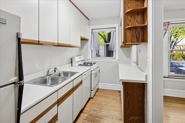 $599,900 | 734 West Wrightwood Avenue, Unit B, Chicago, IL 60614