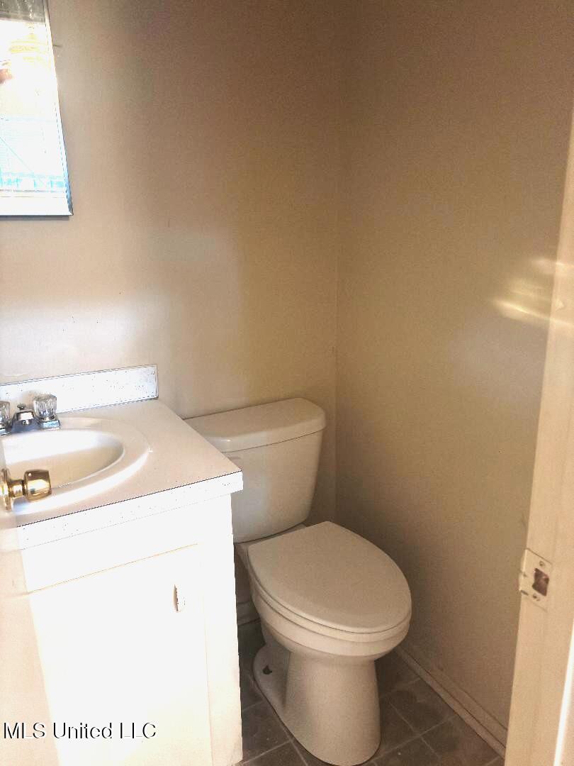 2698 Key Street Jackson, MS 39212 - Photo 11 of 14 keyhalfbath