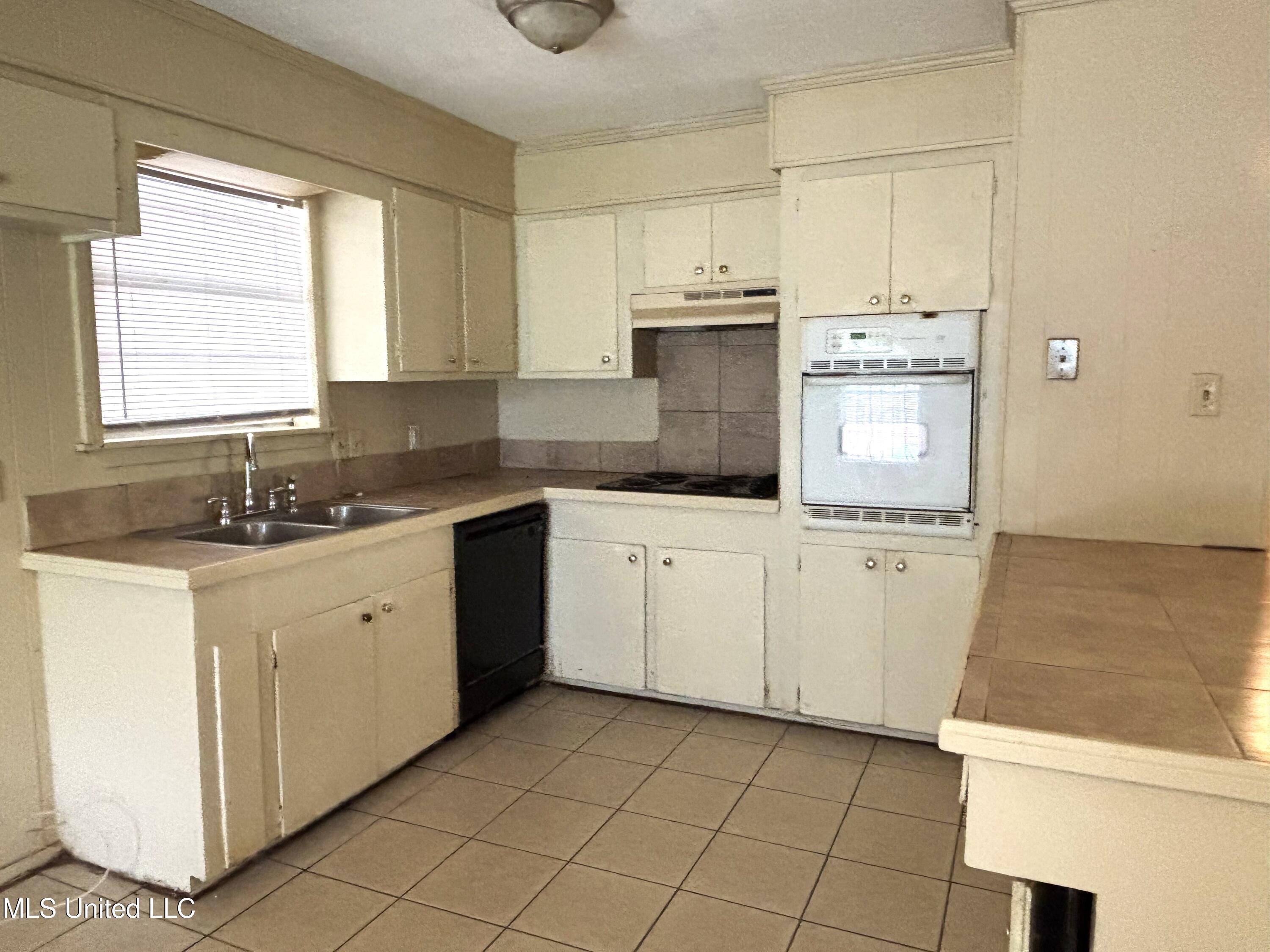 2698 Key Street Jackson, MS 39212 - Photo 5 of 14 keykitbarfx