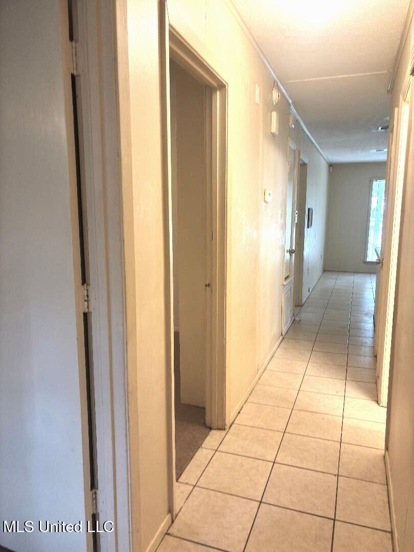2698 Key Street Jackson, MS 39212 - Photo 7 of 14 keyhallway