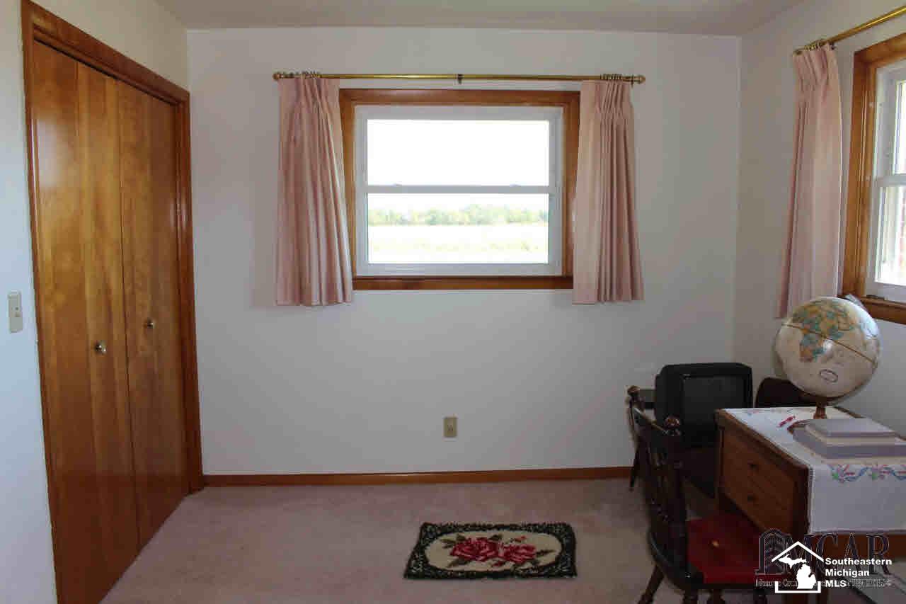 9009 North Ann Arbor Road Dundee, MI 48131 - Photo 21 of 45 21220832-20.JPG
