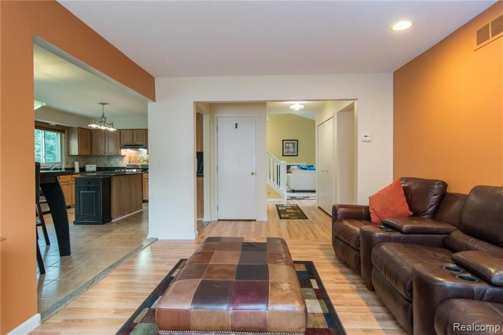 42571 Wimbleton Way Novi, MI 48377 - Photo 19 of 52