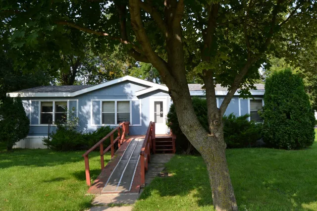 $75,000 | 106 King Street, Hendricks, MN 56136