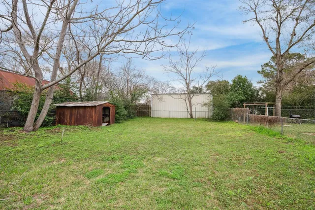 a view of a house with a big yard