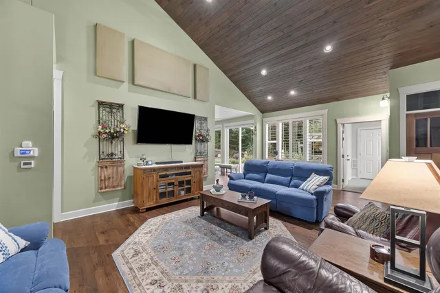 $799,000 | 8916 North Shore Drive, Amherst Junction, WI 54407