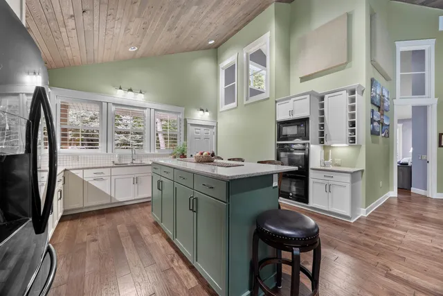 $799,000 | 8916 North Shore Drive, Amherst Junction, WI 54407