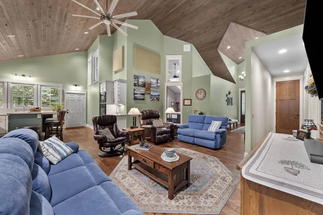 $799,000 | 8916 North Shore Drive, Amherst Junction, WI 54407