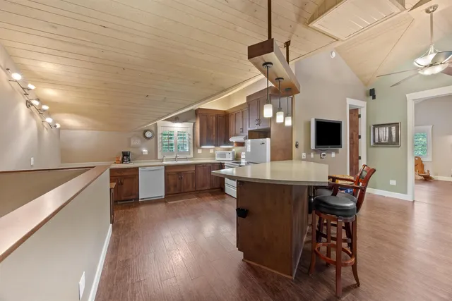 $799,000 | 8916 North Shore Drive, Amherst Junction, WI 54407