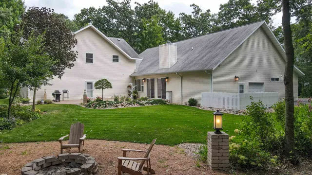 $799,000 | 8916 North Shore Drive, Amherst Junction, WI 54407