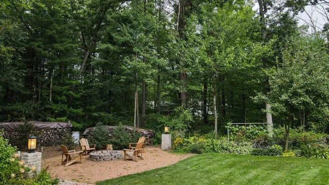 $799,000 | 8916 North Shore Drive, Amherst Junction, WI 54407