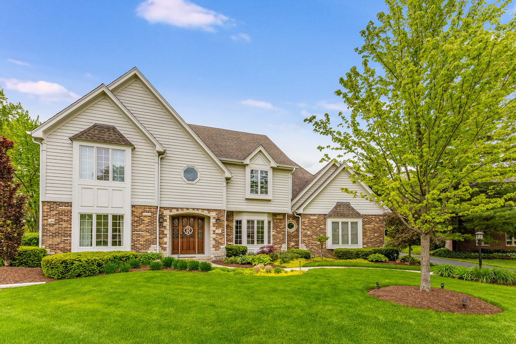 9 Stirrup Cup Court St. Charles, IL 60174 - Photo 1 of 25 Gallery Image 1