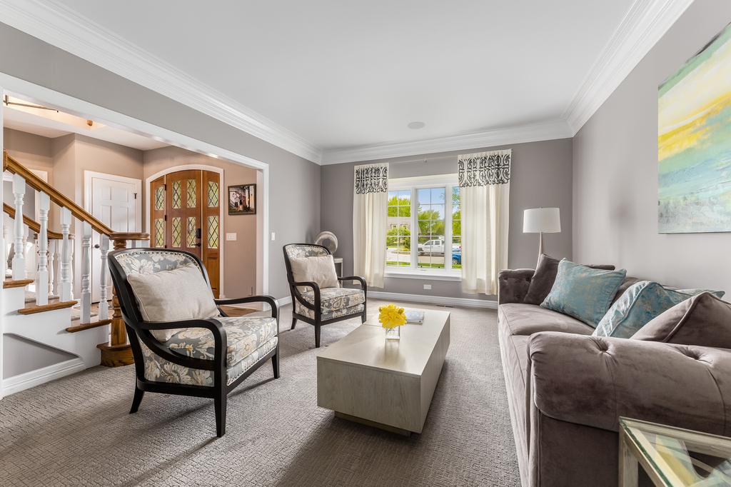 9 Stirrup Cup Court St. Charles, IL 60174 - Photo 4 of 25 Gallery Image 4