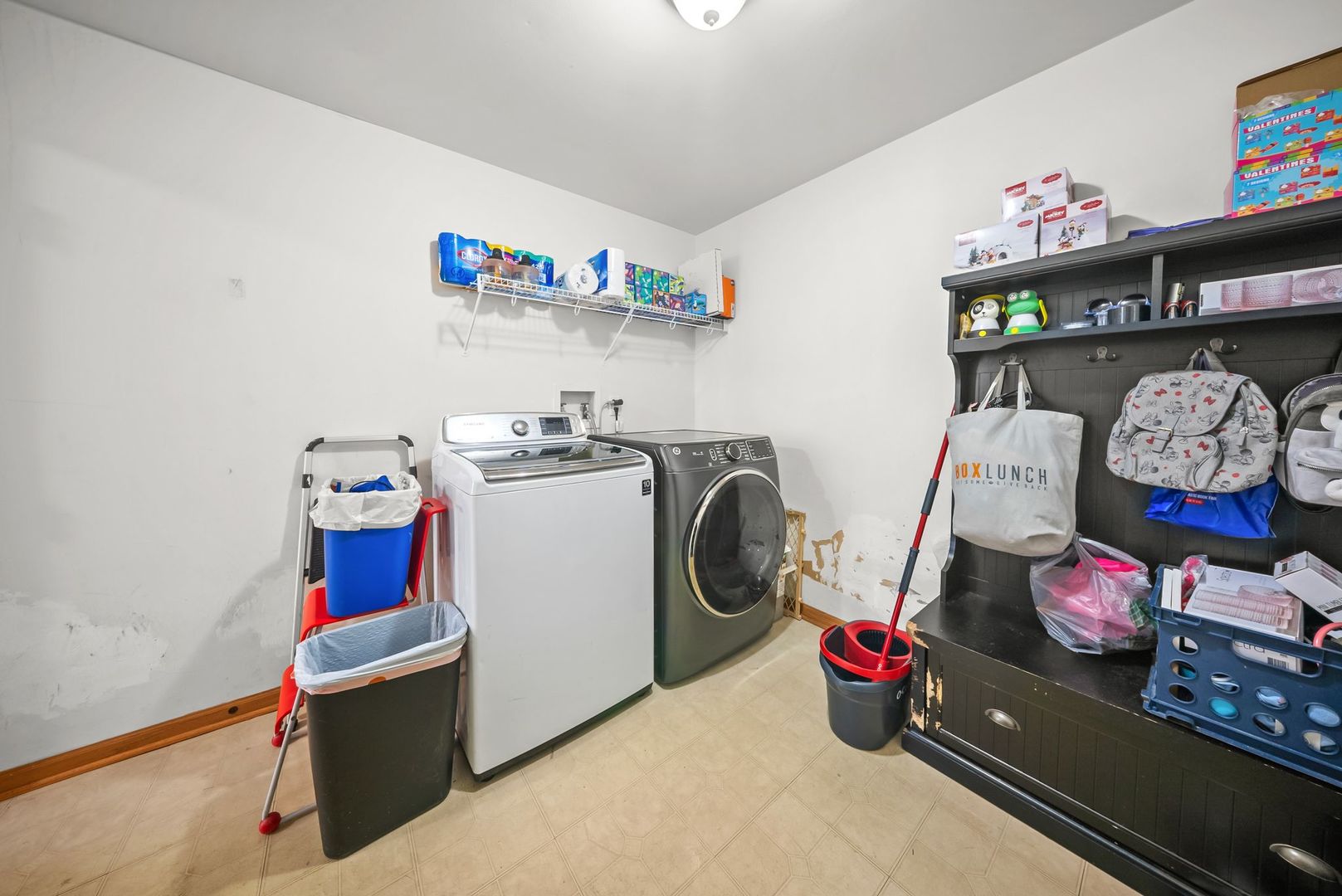 1960 Tuscany Lane Romeoville, IL 60446 - Photo 10 of 24 a utility room with dryer and washer