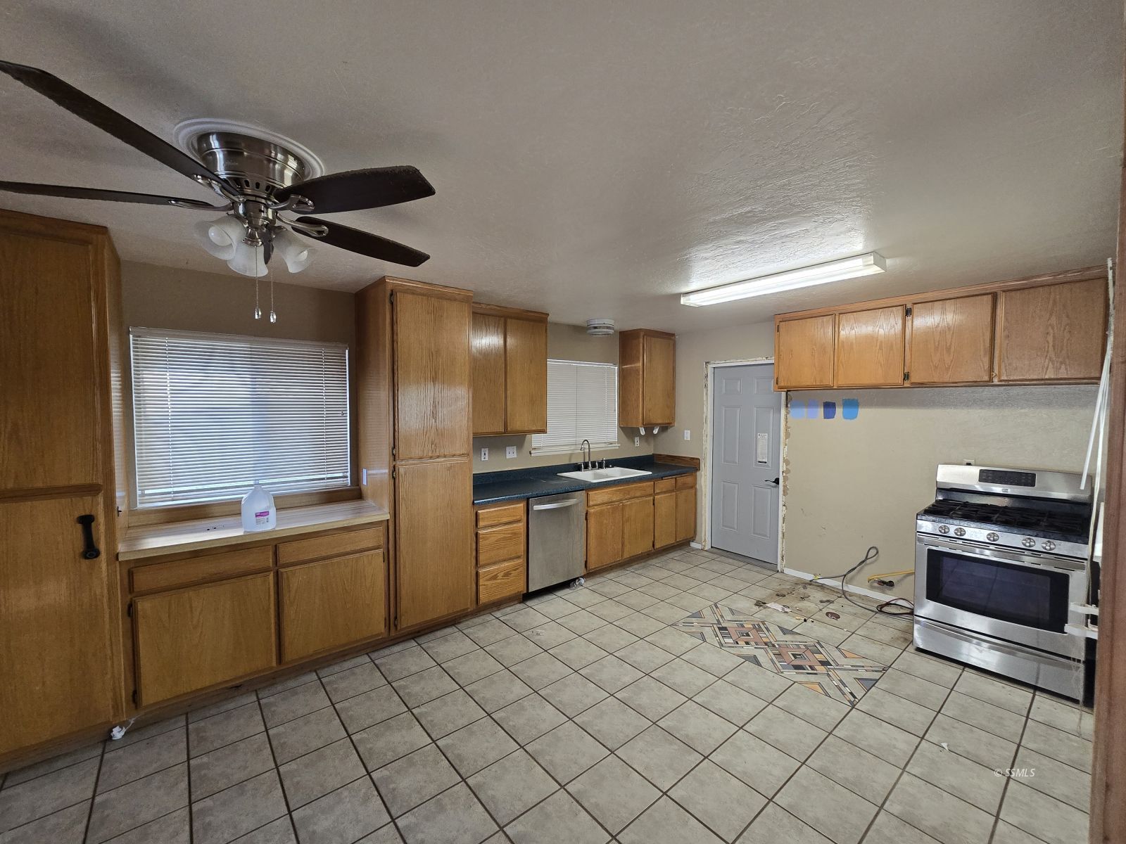 258 Peg Street Ridgecrest, CA 93555 - Photo 7 of 18