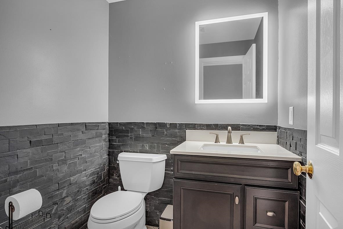 69 Greenleaf Street Manchester, NH 03103 - Photo 5 of 28 Gallery Image 5