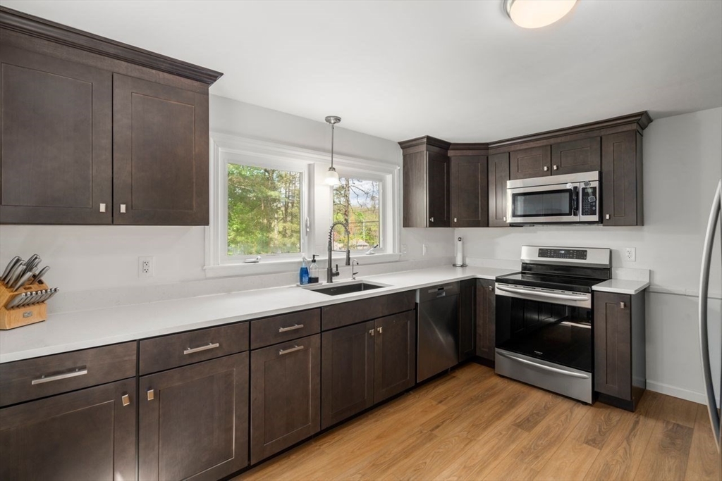 687 Boston Post Road Sudbury, MA 01776 - Photo 3 of 24