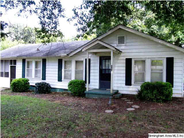525 Colvin Street South Anniston, AL 36201 - Photo 1 of 19