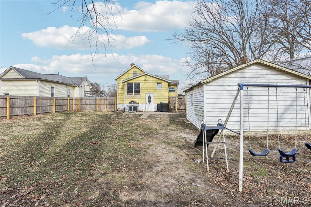 616 East Ryder Street Litchfield, IL 62056 - Photo 2 of 24